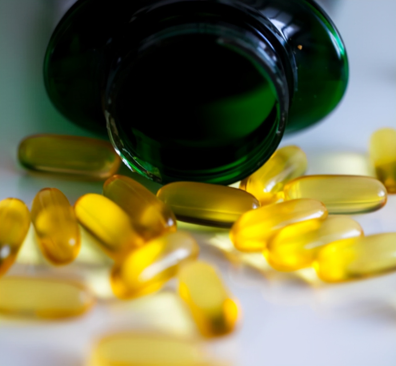 40岁女性每天吃一颗维生素e,49岁的女人吃维生素e起什么作用