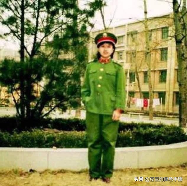 经典军旅歌曲飒爽英姿五尺枪,不会唱就别唱原视频