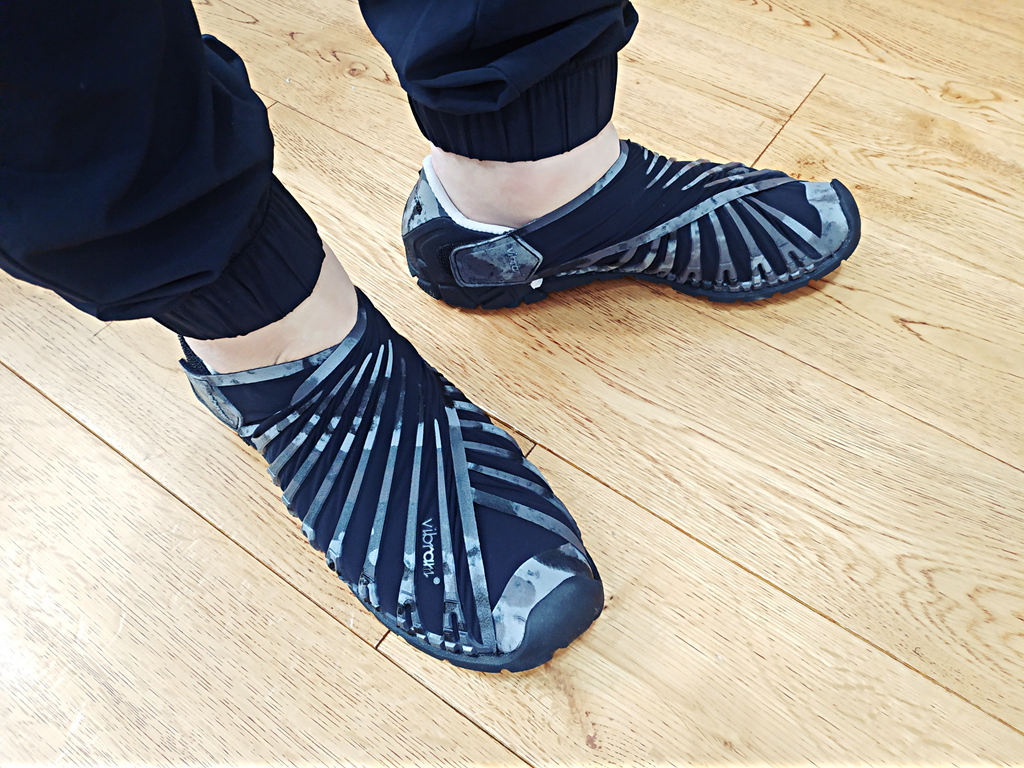 奇怪而又舒适:VibramFuroshiki包裹鞋体验