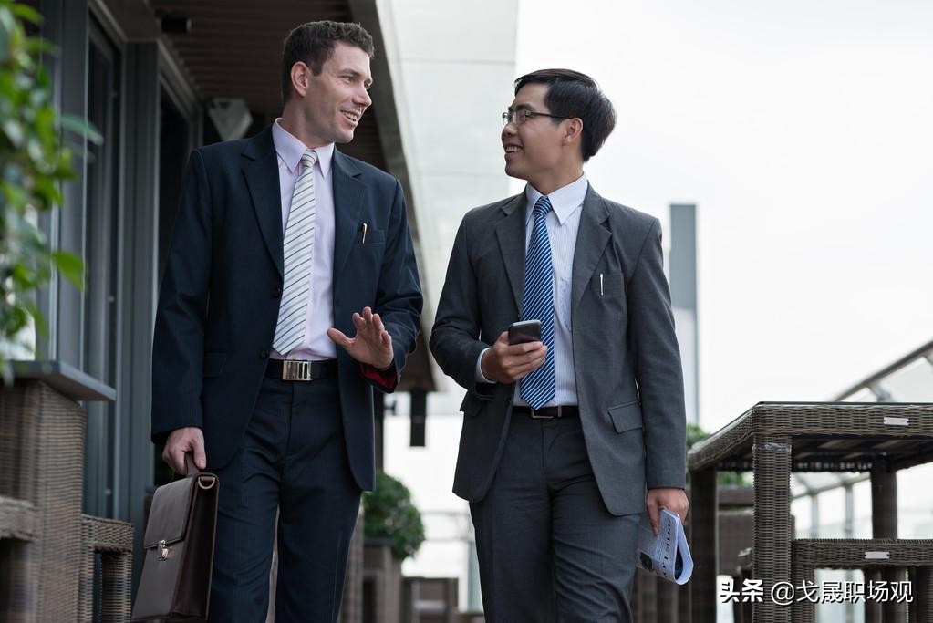 若你被老板直接孤立如何处理,职场中同事排挤孤立你的五大表现