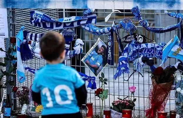 马拉多纳上帝之手拿冠军了吗,马拉多纳是梅西的什么人