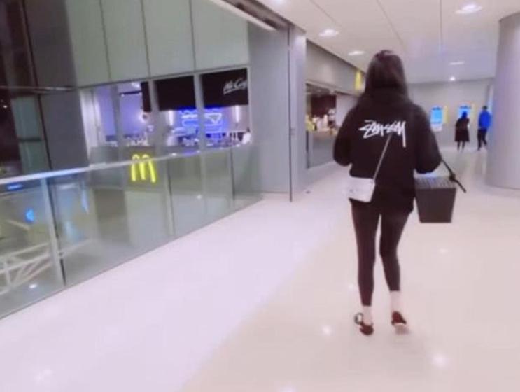 奚梦瑶产后现身,奚梦瑶晒高清照秀孕肚曲线超完美