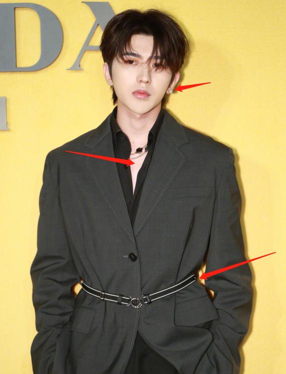 蔡徐坤照片ins高级质感最新,蔡徐坤最新路透生图