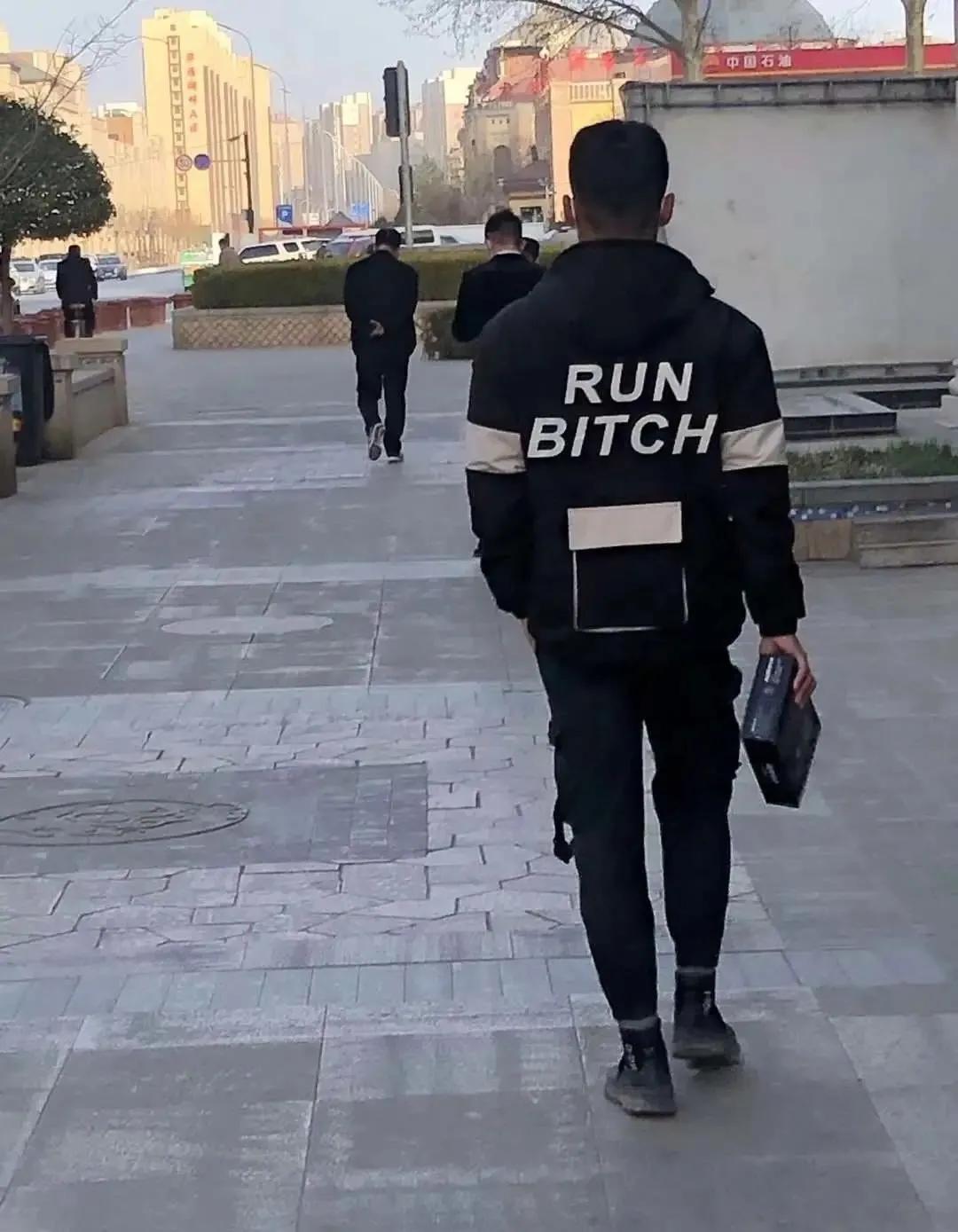 点进这篇推送前，你不知道衣服印花能多有梗