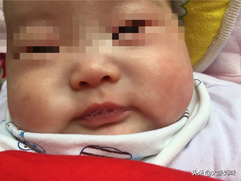 2个月宝宝嘴里吐泡泡是什么原因,2个月的宝宝嘴里吐泡沫怎么回事