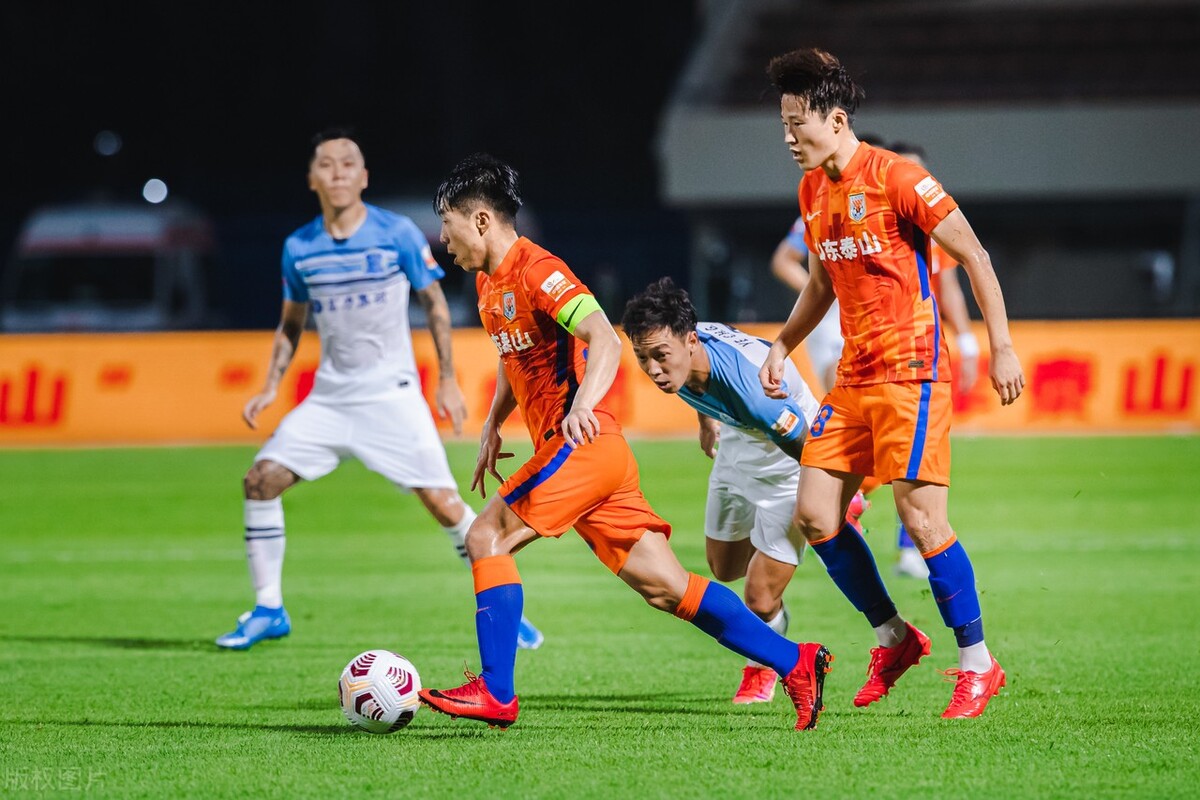 和尹鸿博一起被里皮培养的球员,尹鸿博金敬道吴曦