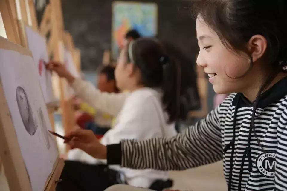 80后校长用三句话救活“三无学校”，改变山区孩子的命运