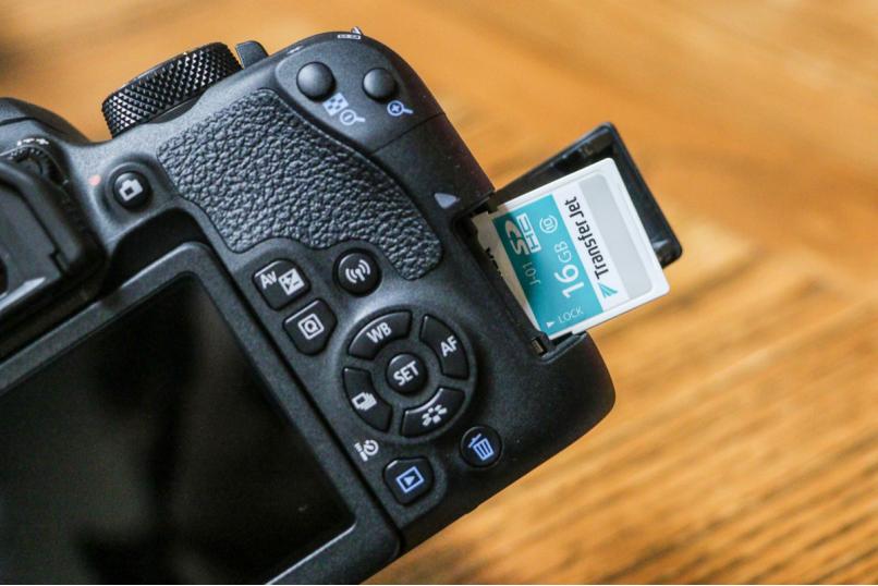 佳能入门单反推荐佳能77d,佳能77D入门