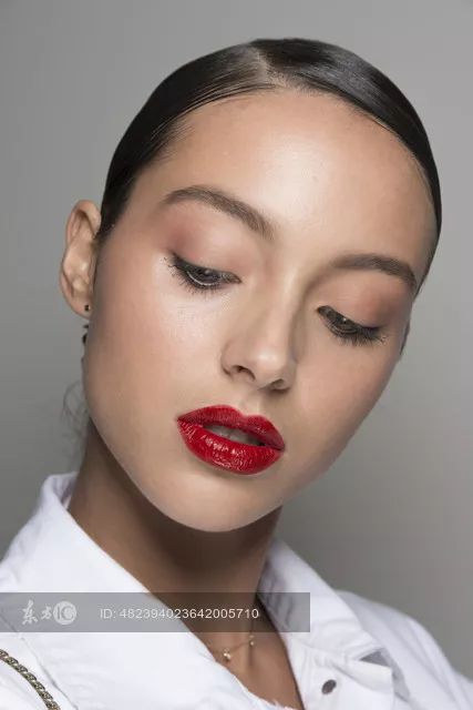 EIGSHOW丨鞠婧祎、李艺彤的仙女春夏妆容能让你美出新高度!