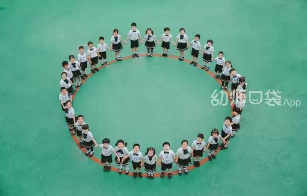 毕业最创意的毕业照多人,毕业照用什么造型好看