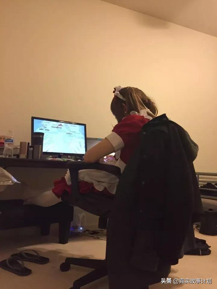 在b站一个月能挣多少钱,在b站1亿年轻人成为同班同学