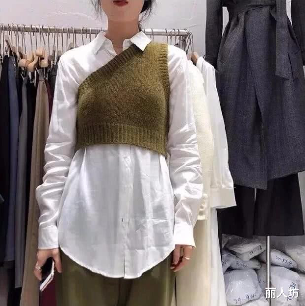 “一个两米多的沙雕，想要一个三米的女朋友......”你品品哈哈