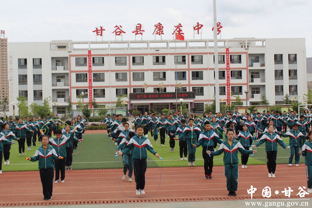 全力办好家门口学校,甘肃省甘谷县康庄中学校长张光亭