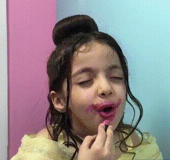 化着不适合自己的网红妆,妆感很重的网红妆