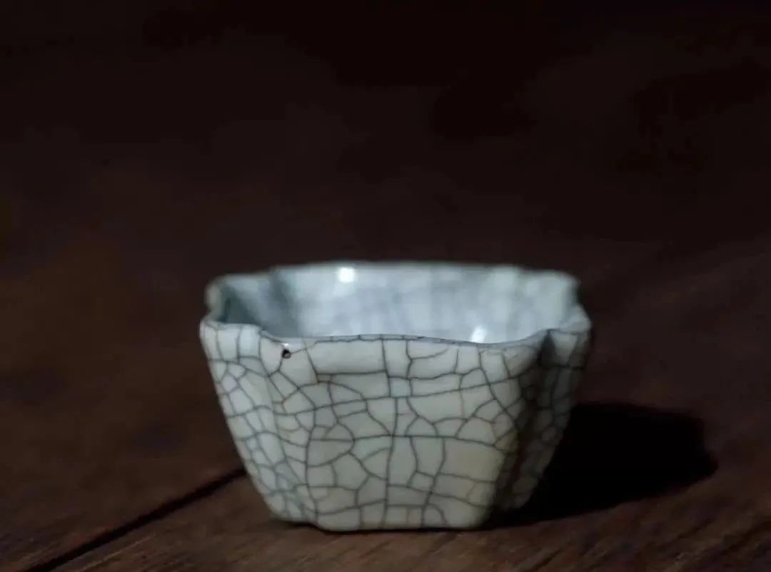 宋代哥窑器传世绝品基本特征,宋代哥窑瓷存世多少件