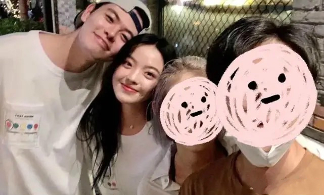 华谊千金晒男友与家人跨年聚会,华谊千金帅气男友