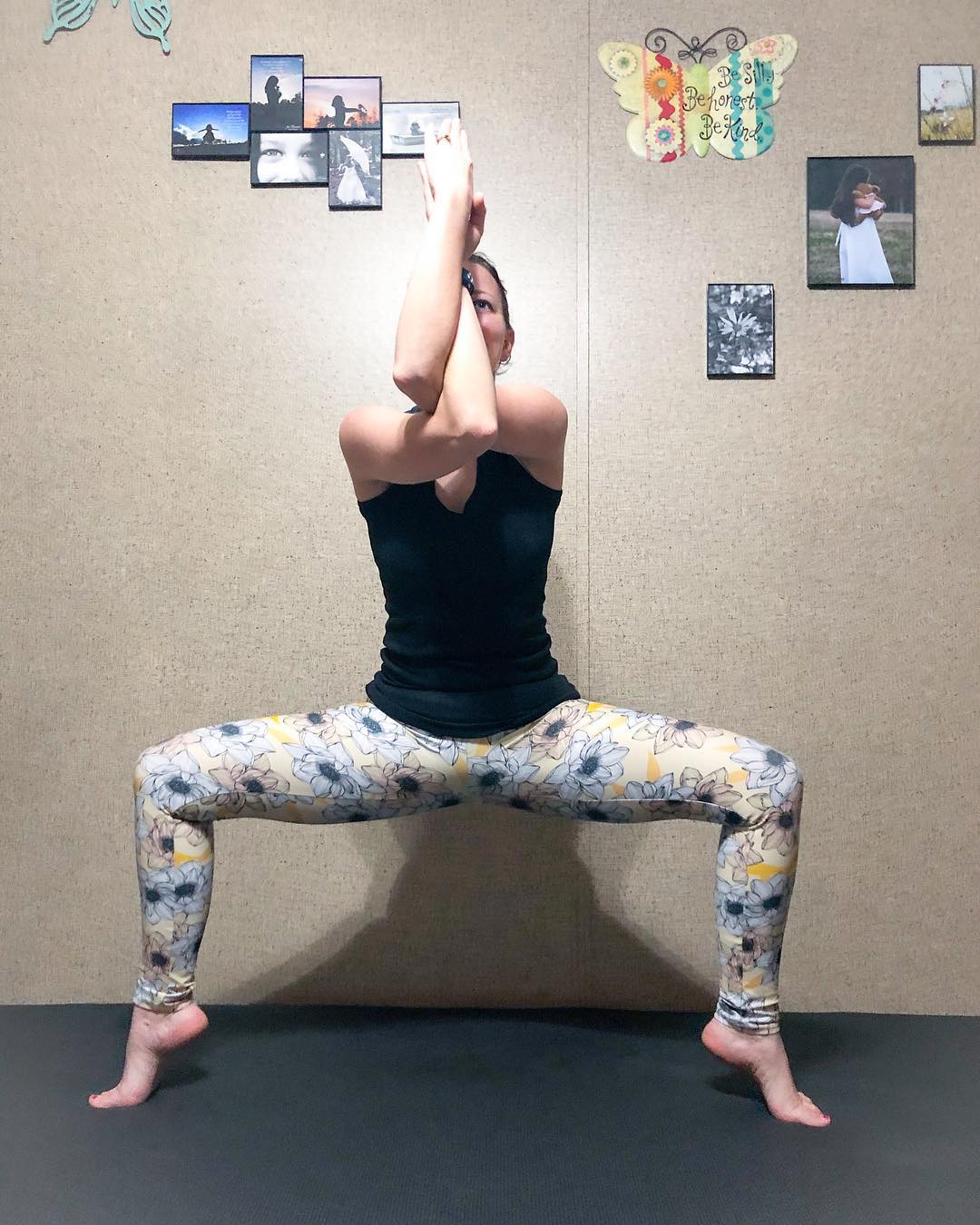 躺着练臀的瑜伽动作,翘臀瑜伽8个经典动作