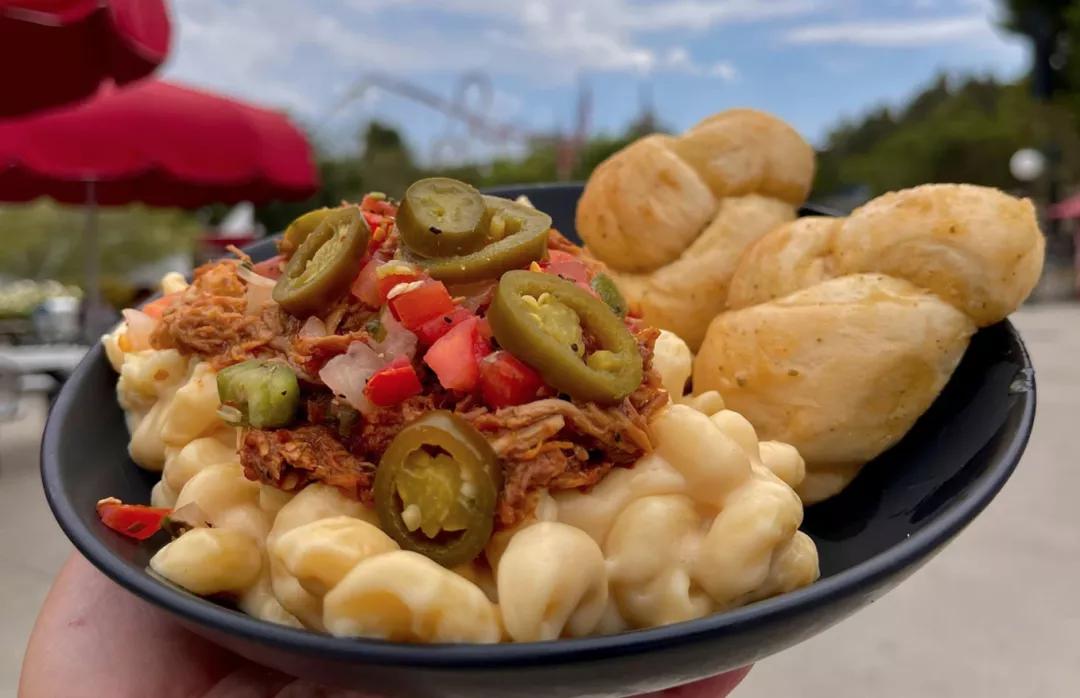 加州一男子为了省钱，花150美金买六旗年票狂吃七年免费餐