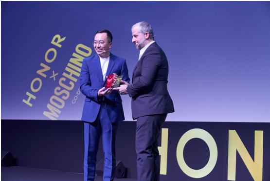 moschino荣耀v20联名版 (荣耀v20外观欣赏)