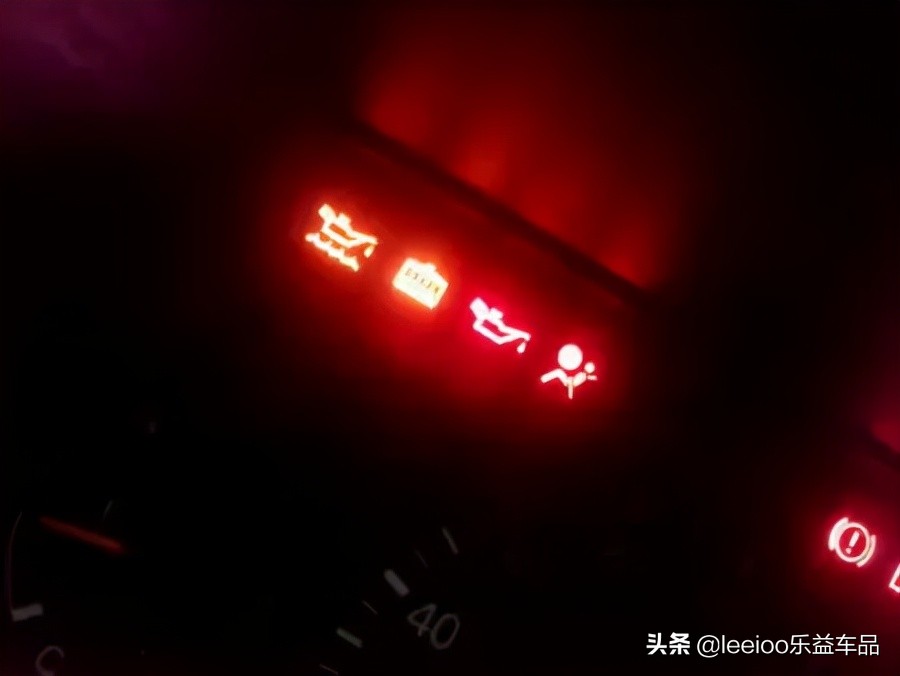 一开灯就显示故障,亮红灯而且一直叫是怎么回事