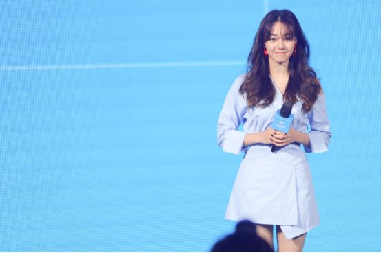 迪丽热巴脸瘦脱相,迪丽热巴瘦脱相