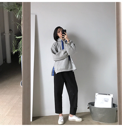 女士灰色卫衣搭配,灰色卫衣的经典搭配女