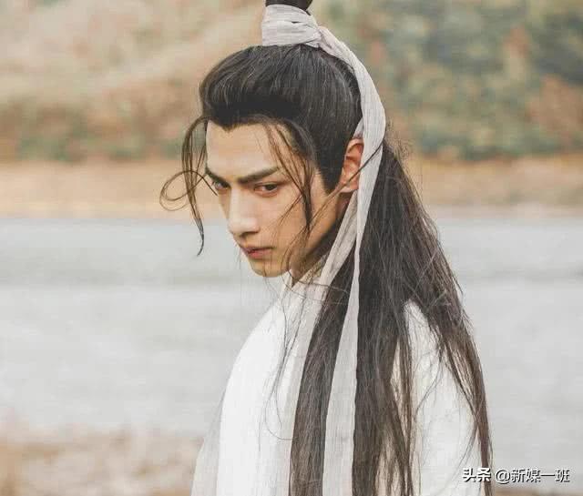 皓衣行被站姐埋伏,皓衣行路透爬楼梯