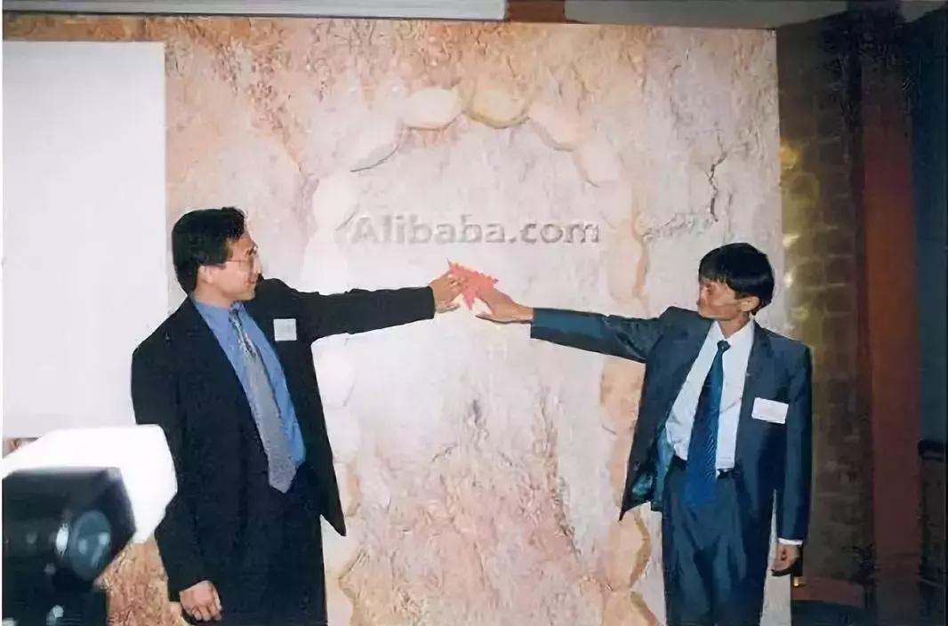 岳云鹏和郭德纲陈年往事,哪一年岳云鹏14岁郭德纲26岁