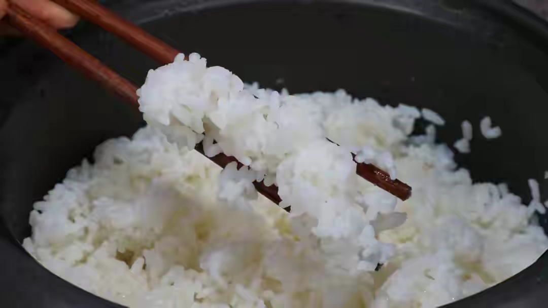 蒸米饭直接炒蛋炒饭,蒸米饭直接吃的做法