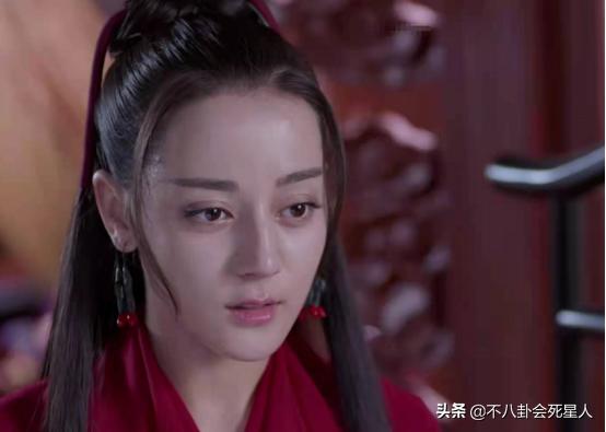 迪丽热巴靠颜值撑起来的造型,迪丽热巴刚出道与现在的对比照