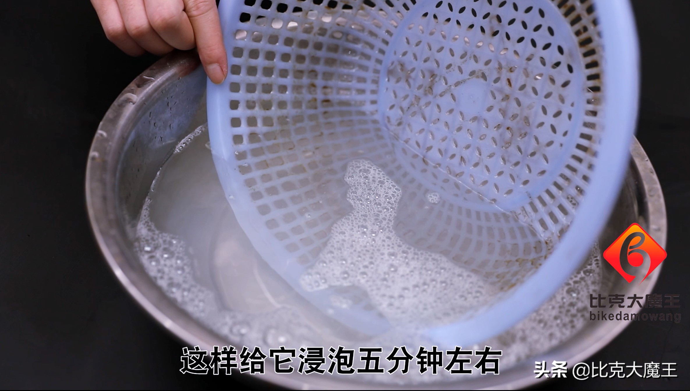 厨房小篮子怎么清洁,菜篮子脏了用啤酒能洗掉吗