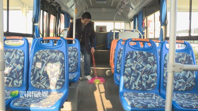 万元现金遗失公交司机,万元现金丢公交车