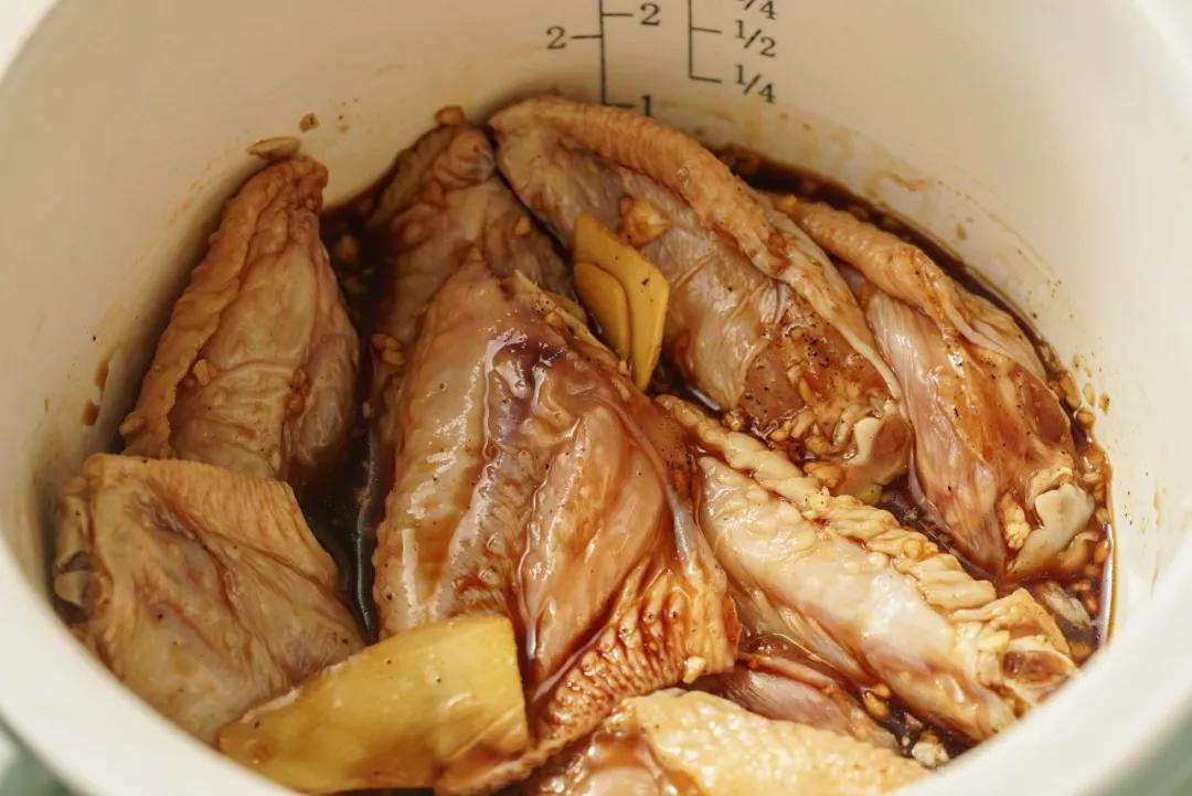 电饭煲生存指南，一键做一只番茄饭+蜜汁鸡翅+香软蛋糕