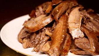 刀剁斧劈棒子夯，吃个鸡搁得住这样？