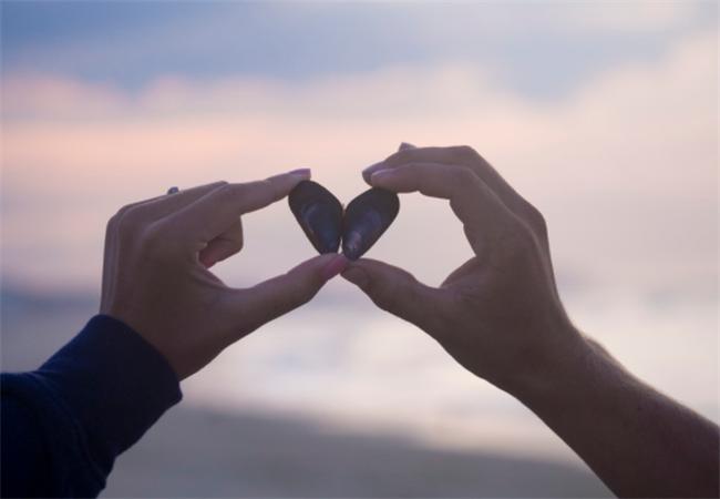 已婚了爱上别人怎么办,爱上已婚的人怎样不成为他的负担