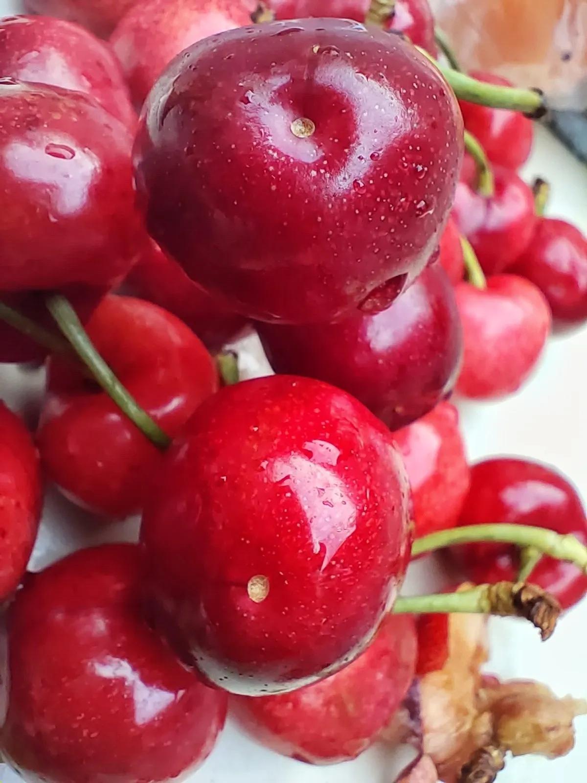 吃了好多樱桃才发现里面有蛆,樱桃里面有蛆误吃了怎么办