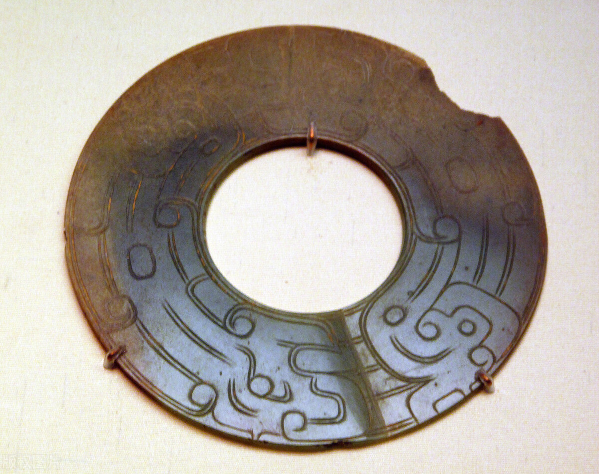 山里面可能捡到的名贵石头,山里哪种地方能捡到有价值的石头