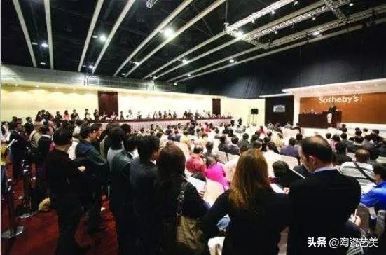 地摊卖小吃300万一年,地摊2元卖碗