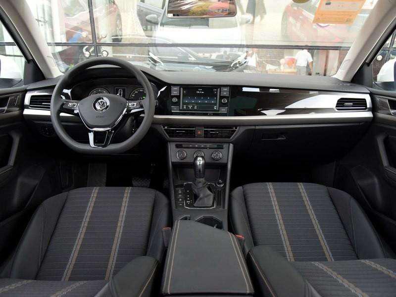 15万左右适合中年开的车,10-15万适合中年人开的车