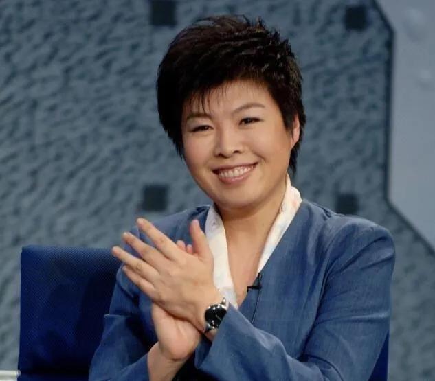 火爆一时的“国学大师”于丹，曾被北大学子赶下台，如今大不如前