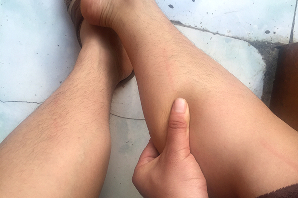 为什么有些男的腿毛少,男生为什么腿毛越来越多