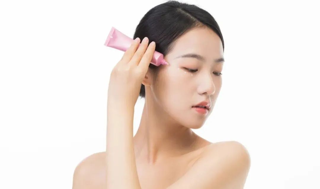 眼部皱纹如何去除最有效的方法,眼部的皱纹怎么去除最有效的方法