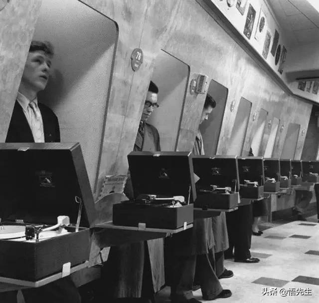 年轻时的霍金照,霍金年轻时照片有多帅