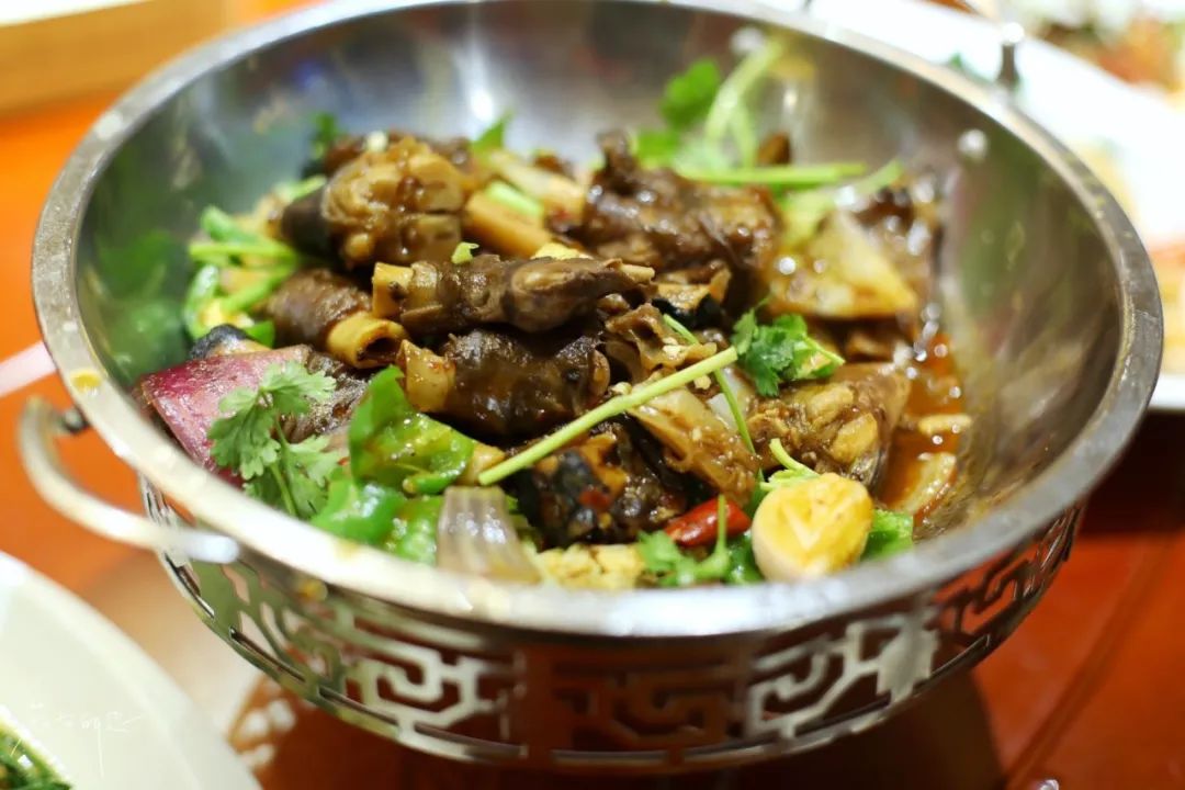 *疆新**都是荒漠戈壁?这几家高颜值餐厅,彻底颠覆你对*疆新**的概念