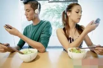 眼睛花看手机按摩哪个穴位最好,眼睛花了模糊按哪个穴位