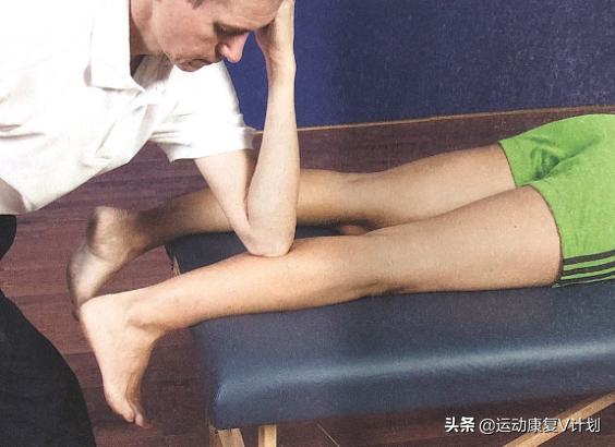 跑步小腿紧绷酸痛怎么放松,运动完后小腿肌肉酸痛如何放松