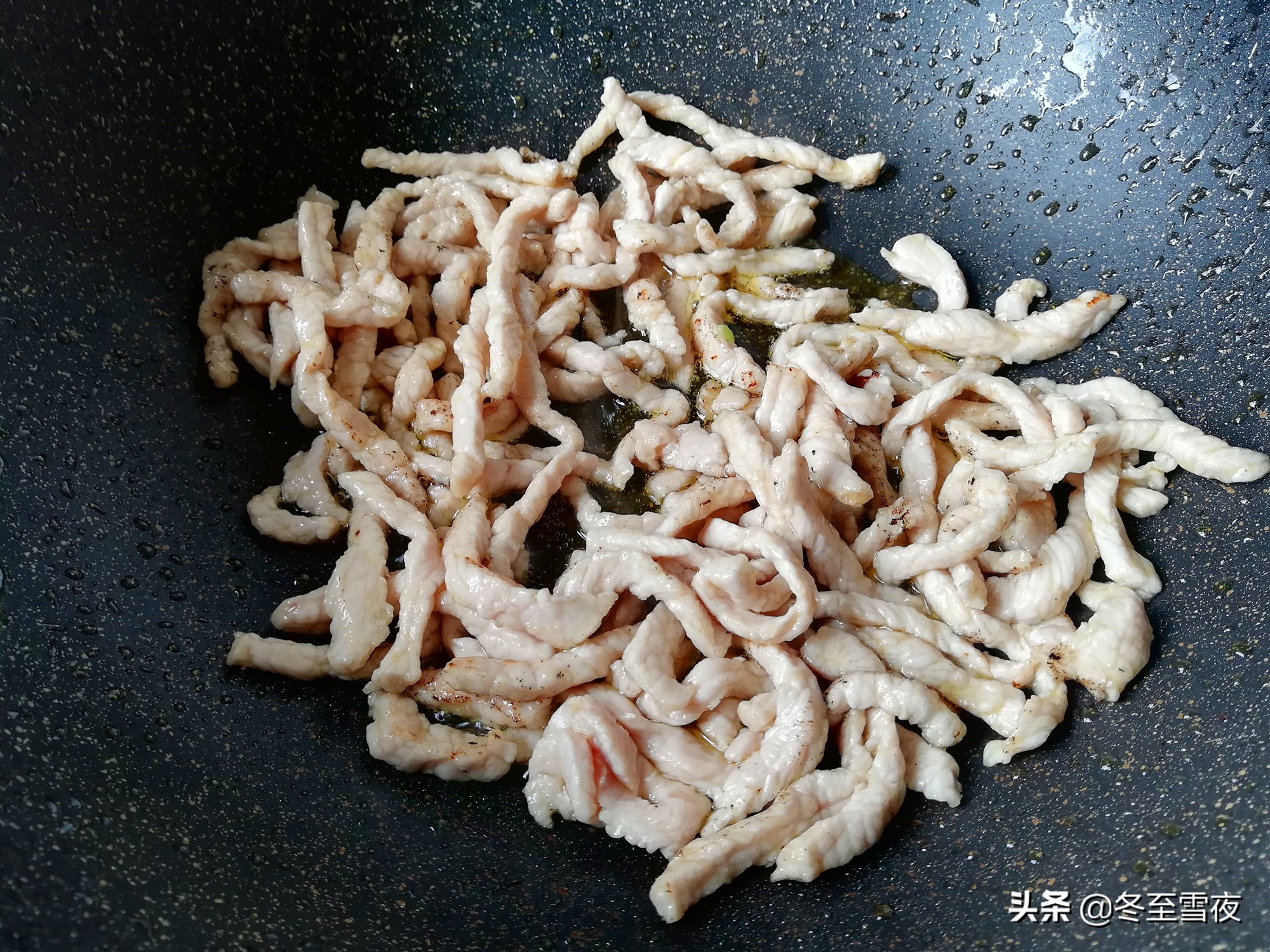 炒菜放肉丝怎样做肉丝才嫩,炒菜放肉丝要不要腌制