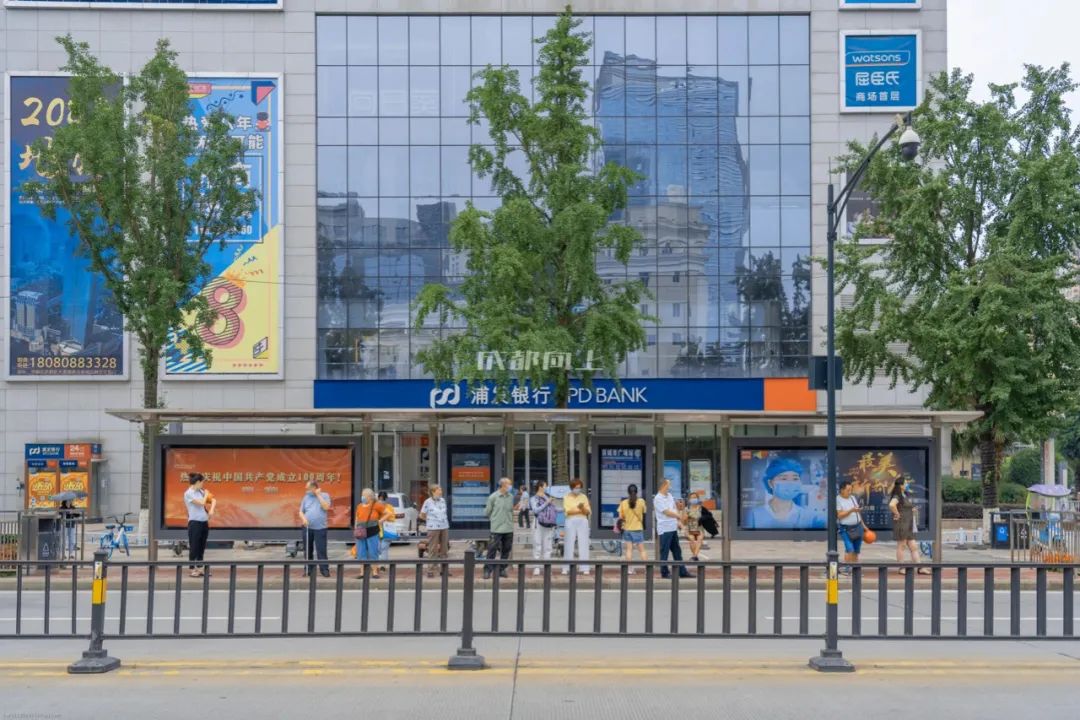 成都二圈层公交车对比,成都二圈层双流和龙泉谁更强