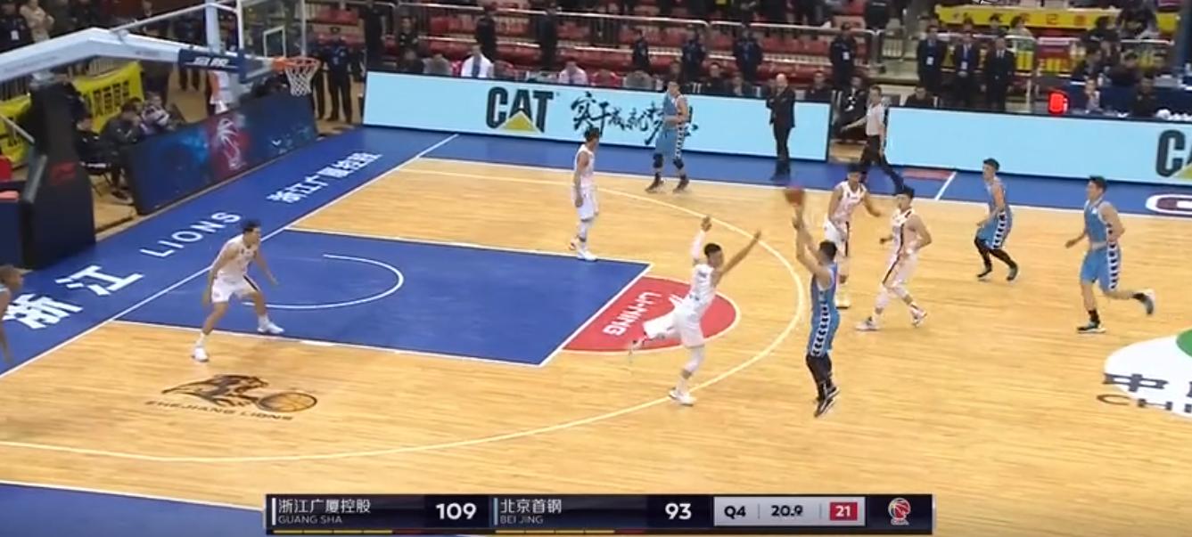 球技不咋地脾气还挺大北京首钢超巨CBA赛场怒骂裁判！