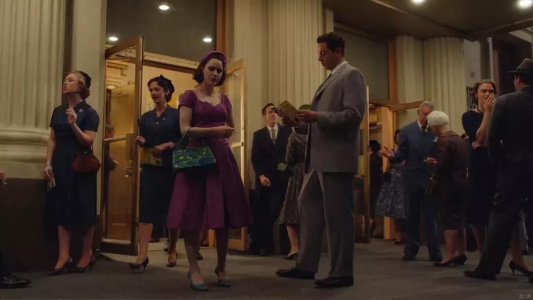 弃出轨前夫再惹桃花，纽约名媛离婚爆红，5000套美裙包裹励志大戏